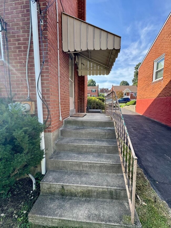 Building Photo - 1076 Thornwood Dr