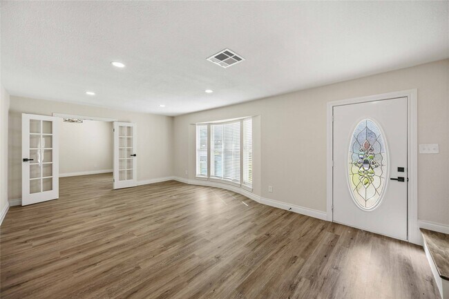Building Photo - 5702 Old Lodge Dr