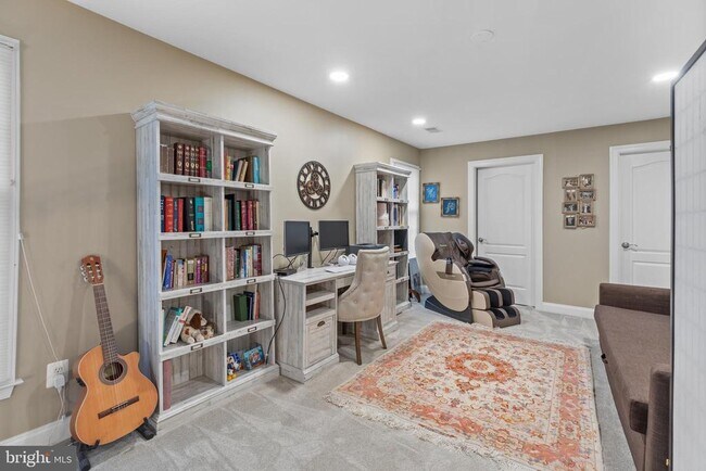 Building Photo - 15292 Golf View Dr