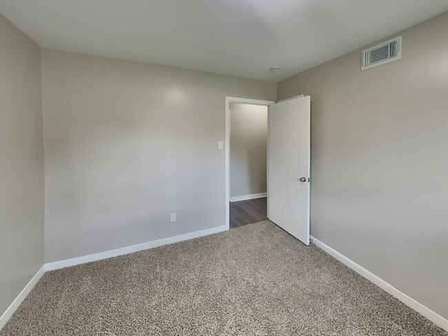 Building Photo - 10322 Antrim Ln