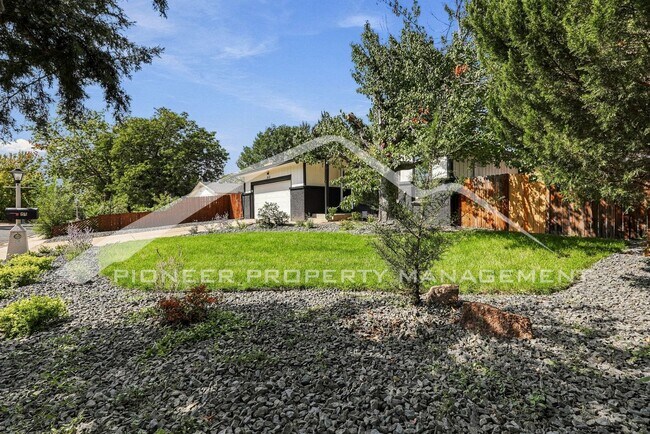 Building Photo - 648 Buchanan Ln