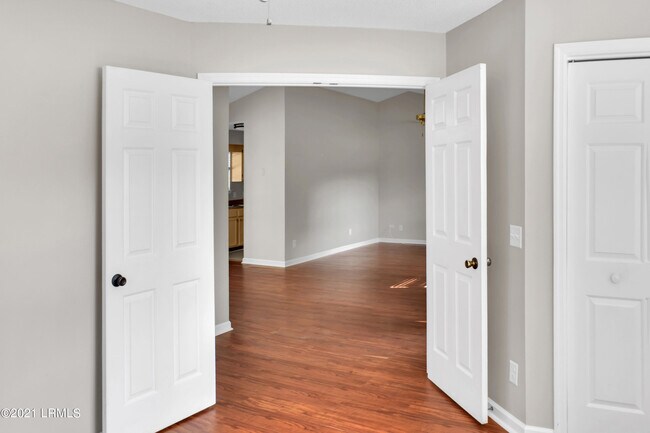 Building Photo - 25 Robin Way