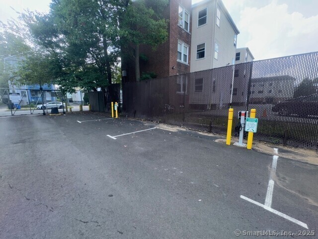 Building Photo - 891 West Blvd