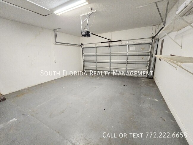 Building Photo - 6849 SE Warwick Ln