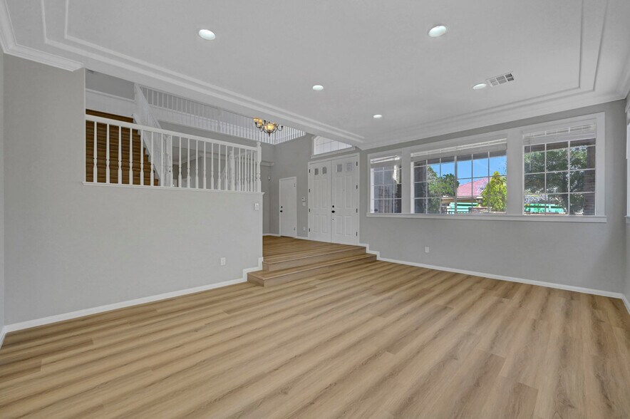 Building Photo - 11013 Mount Royal Ave