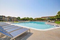 Building Photo - 710 Country Village Dr