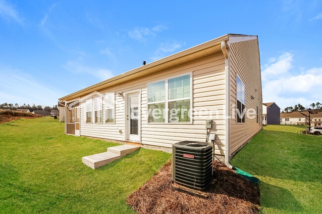 Building Photo - 6466 Fairfax Ct