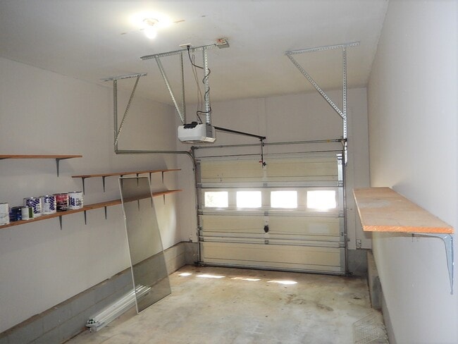 Building Photo - 211 Bridgepath Dr
