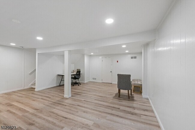 Building Photo - 122 Stedwick Dr
