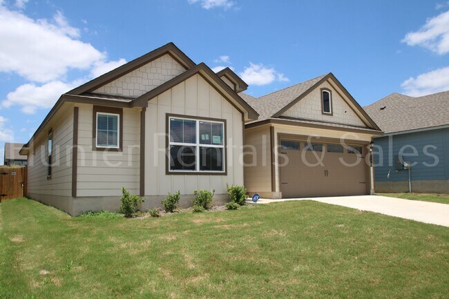 Building Photo - Spacious Open-Concept 3 Bedroom Home with Split Floor Plan