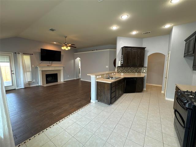 Building Photo - 221 Spring Hollow Dr