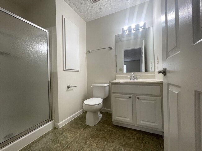 Building Photo - 5566 Garden Ridge