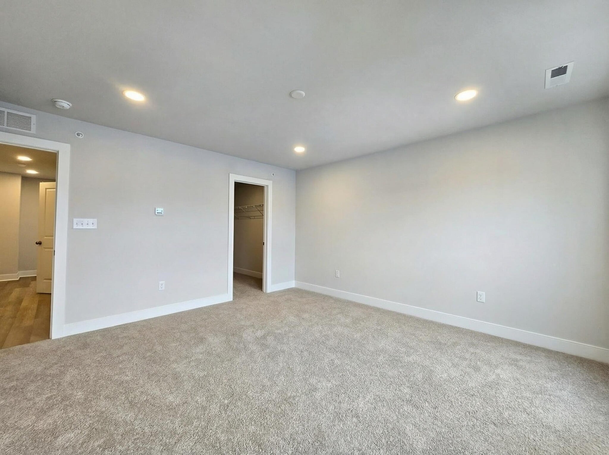 Building Photo - 305 Frederick Way