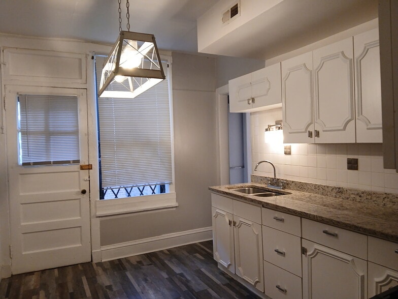 Building Photo - 6843 S Merrill Ave