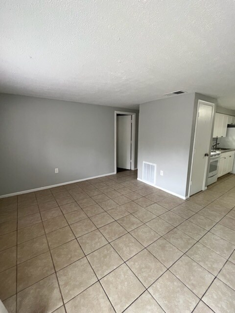 Building Photo - 1003 34th Ave W