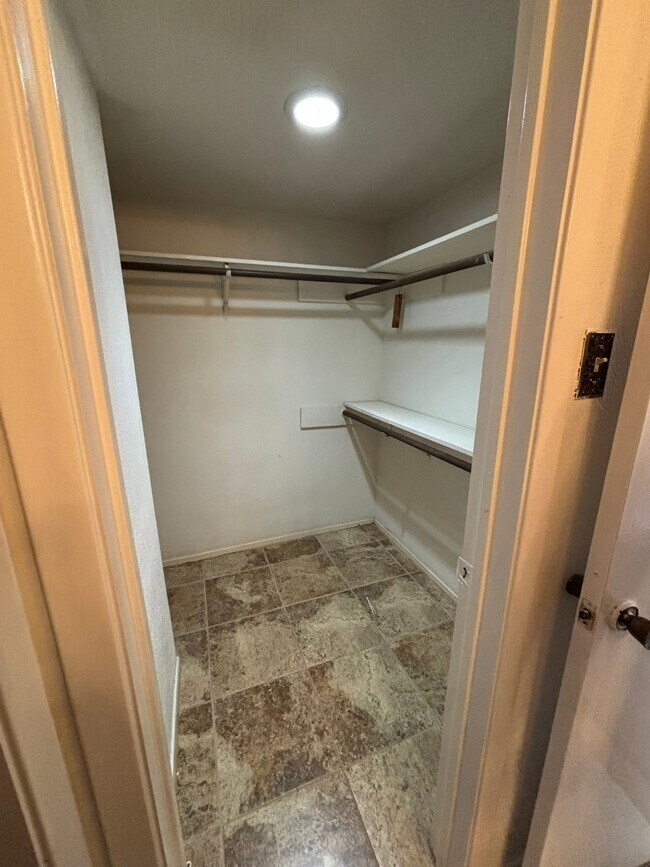 Building Photo - 3347 Silverside Dr