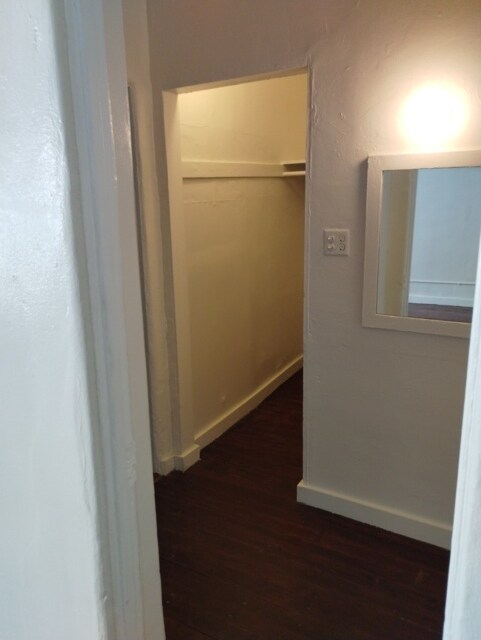Building Photo - 901 S Kingsley Dr