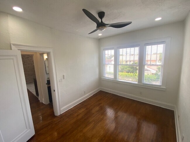 Building Photo - 2738 Riverside Ave
