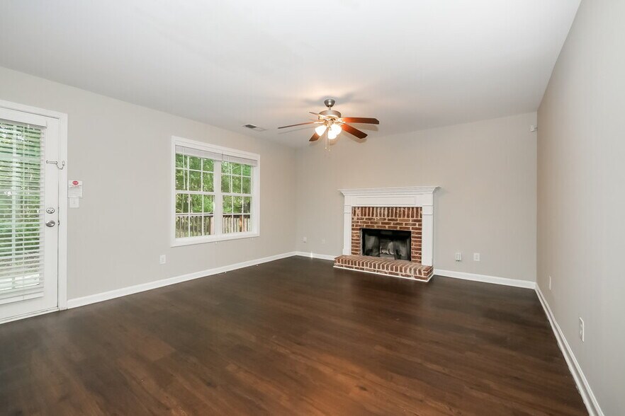 Building Photo - 965 Revere Way