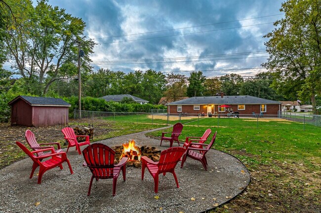 Building Photo - 8254 Mary Ann Ave