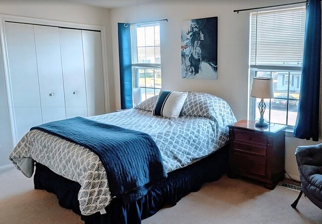 Building Photo - 688 W Paddle Wheel Ct