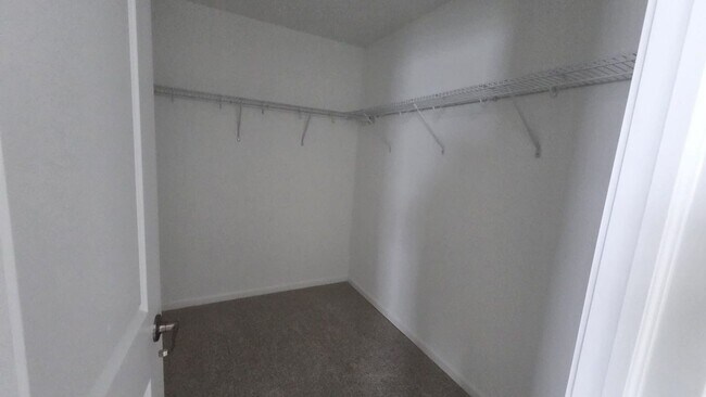 Building Photo - 450 Hathaway Ln