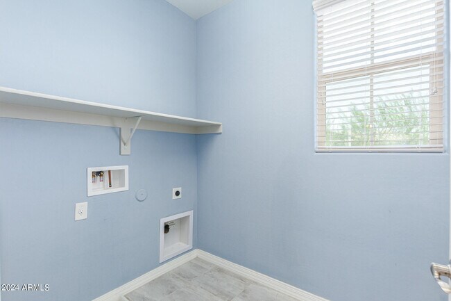 Building Photo - 21366 W Almeria Rd