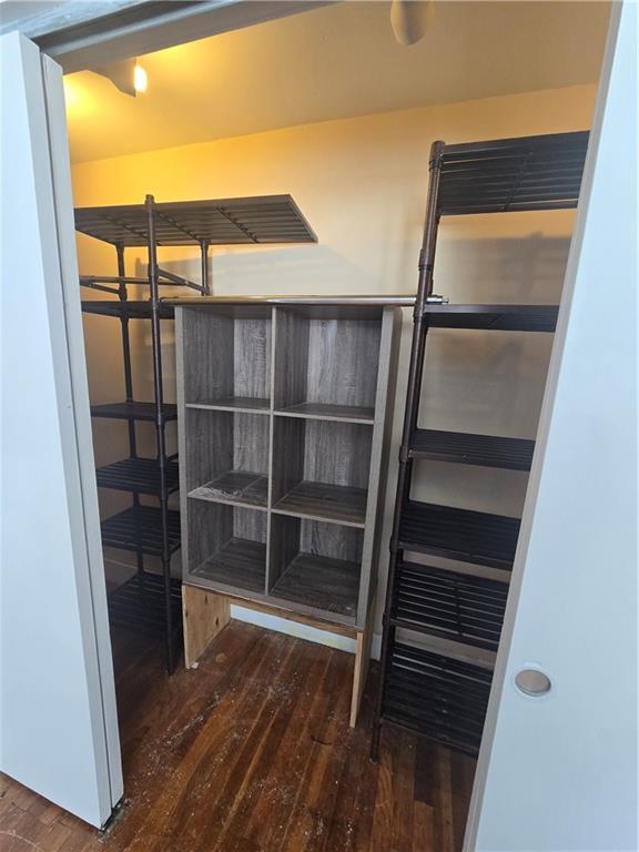 Building Photo - 930 Elm St