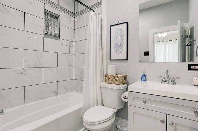 Building Photo - 4017 M Ave