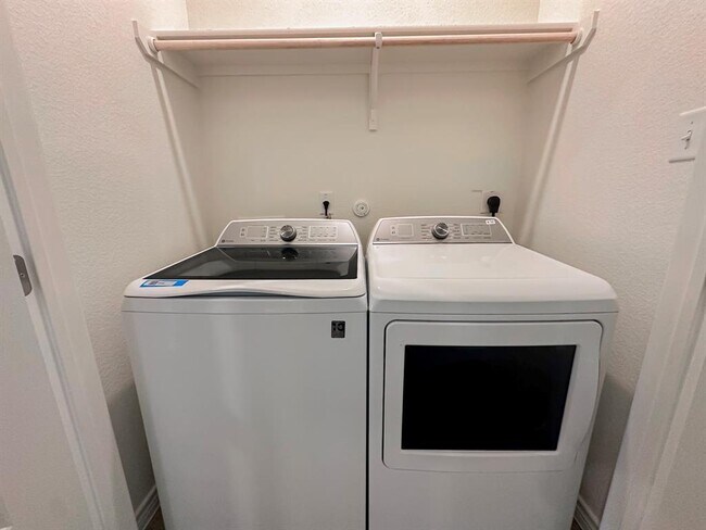 Building Photo - 8905 Ash Rd