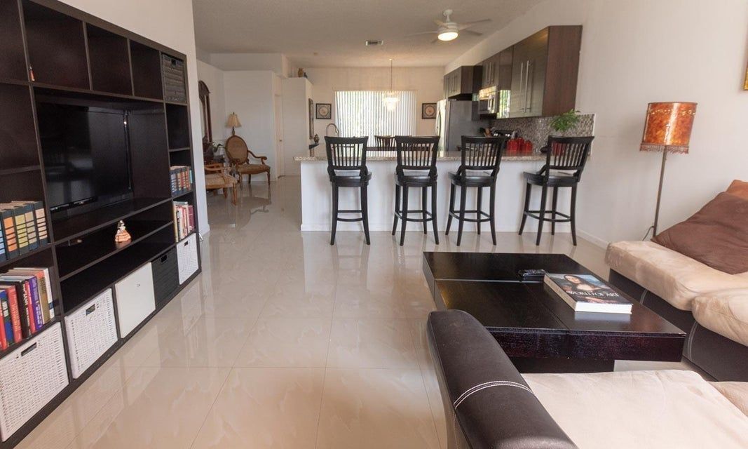 Building Photo - 608 Lake Wellington Dr