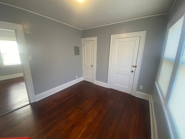 Building Photo - 133 Willowdale Ave