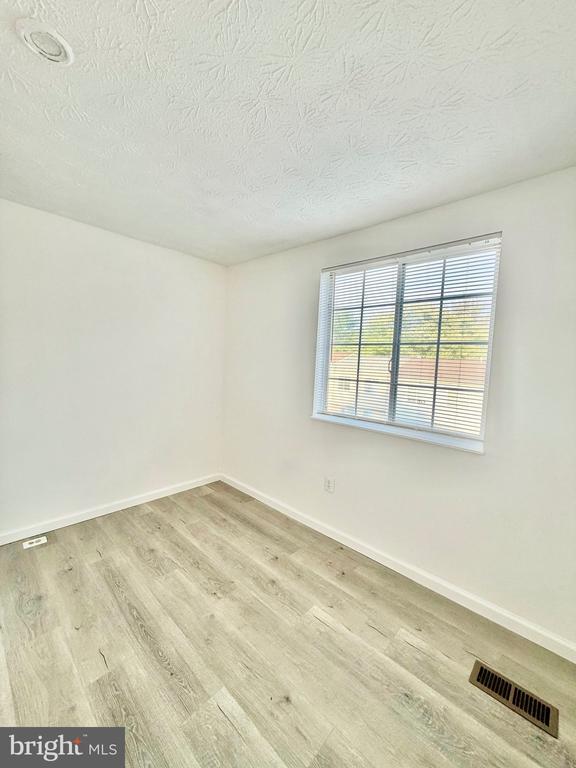 Building Photo - 1234 Elm Grove Cir