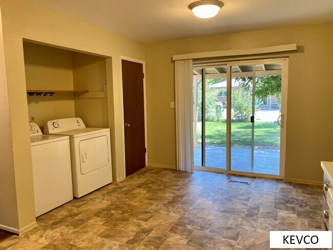 Building Photo - 1616-1618 Palm Dr