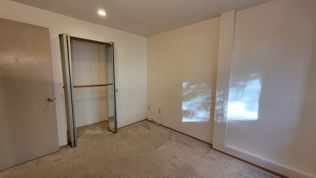 Building Photo - 15 4th Ave.