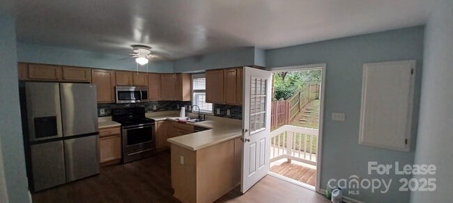 Building Photo - 1505 Flintwood Dr