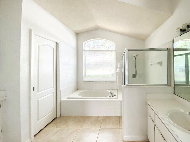 Building Photo - 1004 Beckstrom Dr