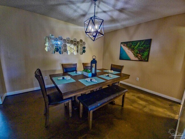 Building Photo - 6425 Sarasota St