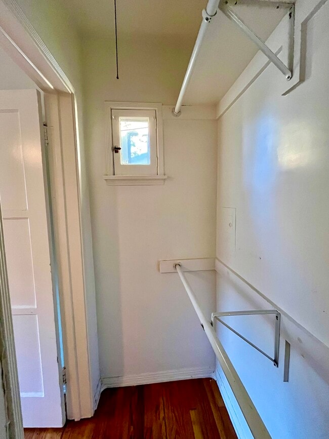 Closet - 2934 Rowena Ave
