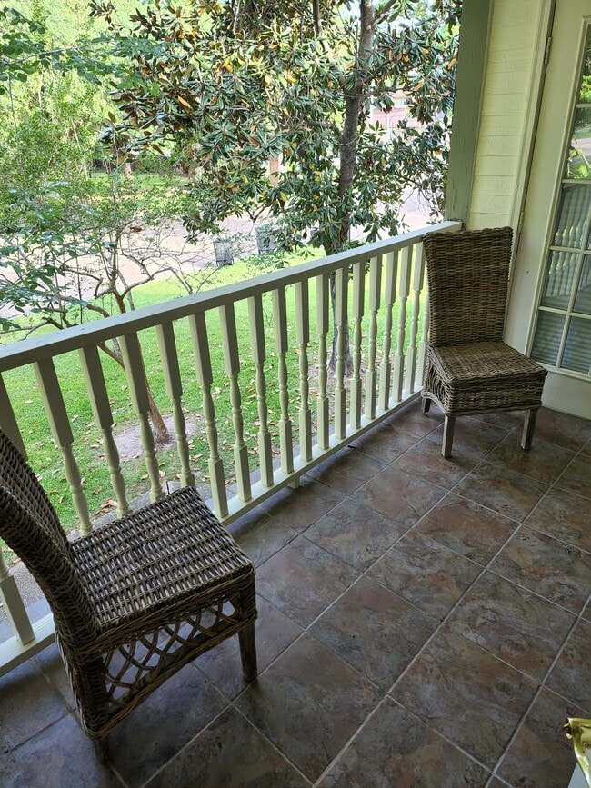 Balcony. - 5201 Heatherstone Dr