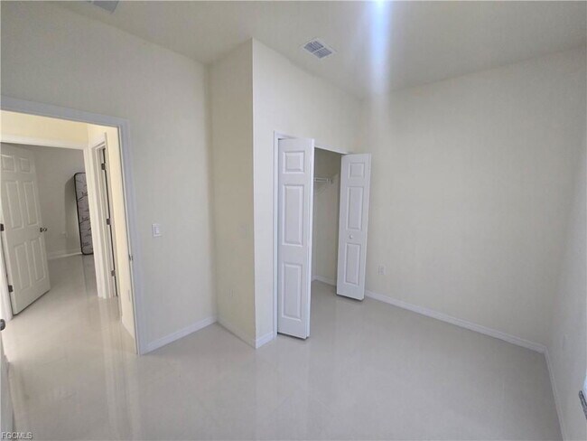 Building Photo - 2709 25th St SW