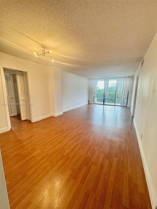 Building Photo - 3475 N Country Club Dr