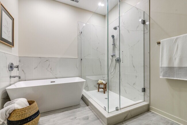 Building Photo - 790 E Irving Park Rd