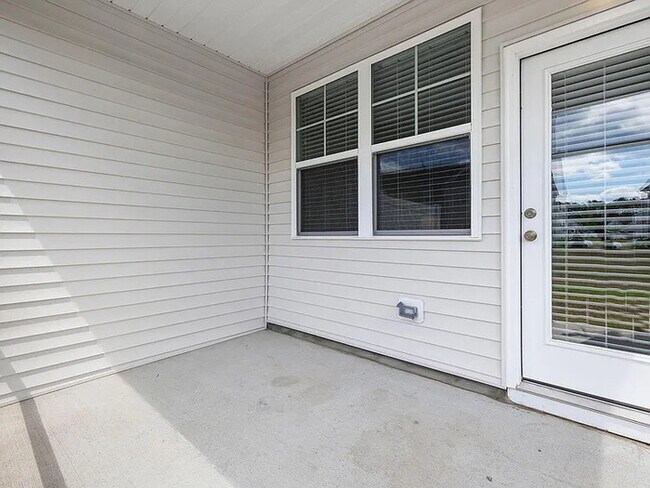 Building Photo - Lease OR Lease to Own