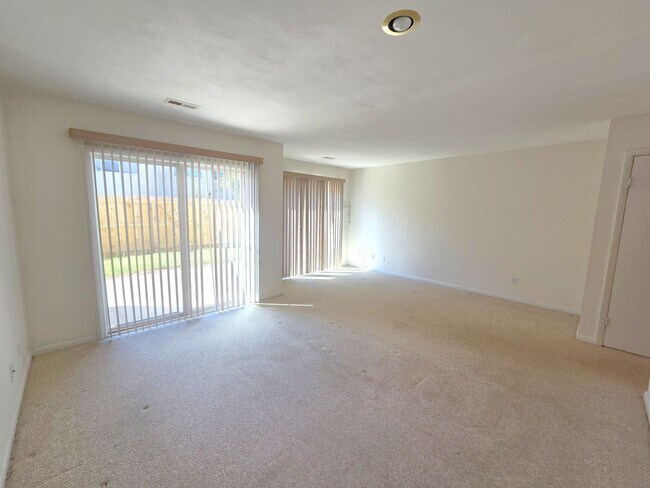 Building Photo - 3858 Staffordshire Ln