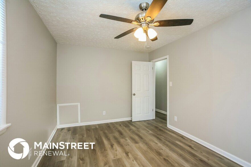 Building Photo - 528 S Bosart Ave