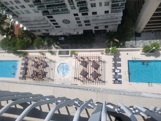 Building Photo - 1200 Brickell Bay Dr