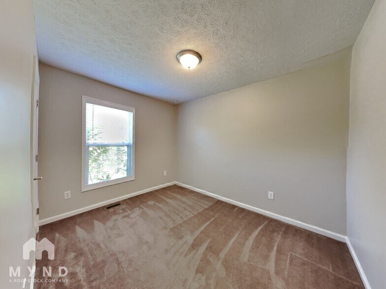 Building Photo - 40 Strawberry Hill Ln