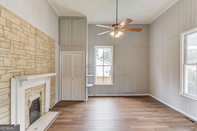 Building Photo - 227 Alcovy St