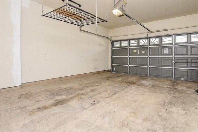Building Photo - 8908 Clovermist Dr